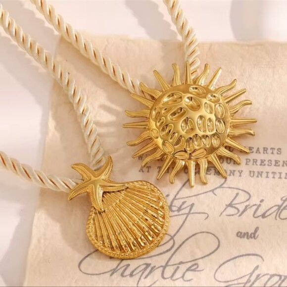 Starfish Seashell 18K Gold Stainless Steel Waterproof Pendant Necklace - Picture 8 of 9